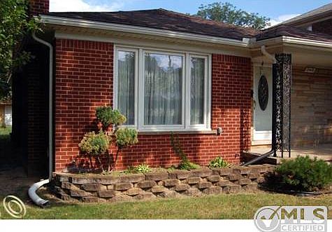 Great Curb Appeal!