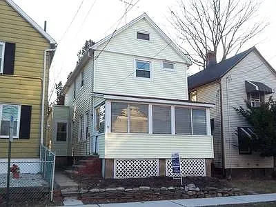 74 Mitchell St photo 1