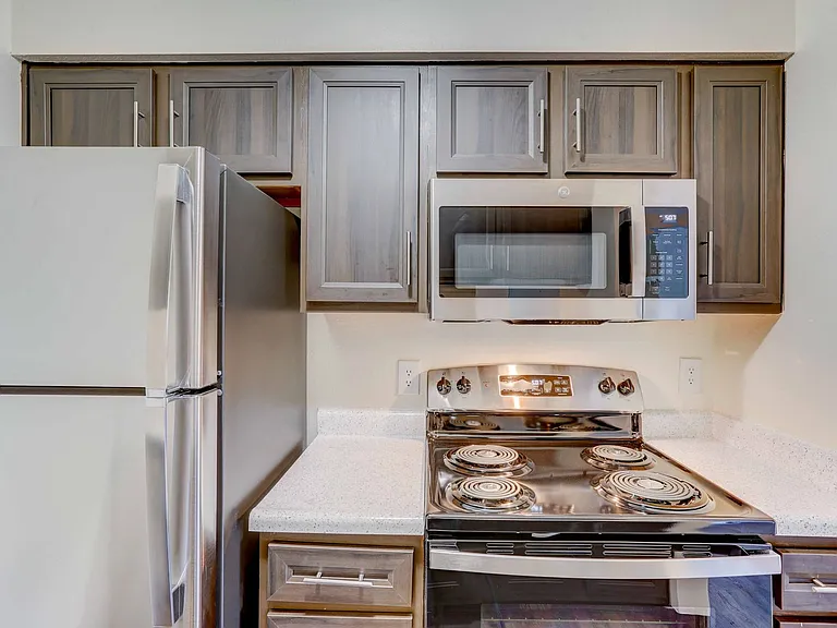 Americana Lakewood Apartments — Photo 29
