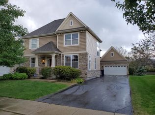 1660 N Woods Way, Vernon Hills, IL 60061