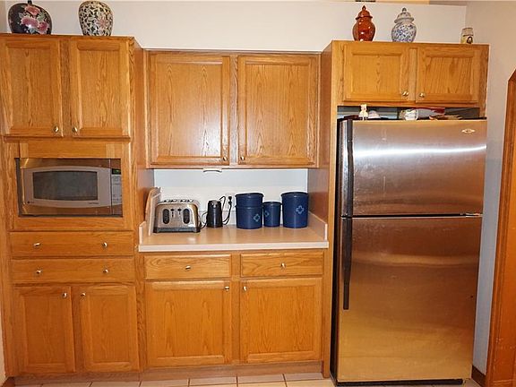 5th image of 1995 Raymond Dr