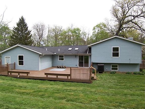 2nd image of 1329 Hickory Dr