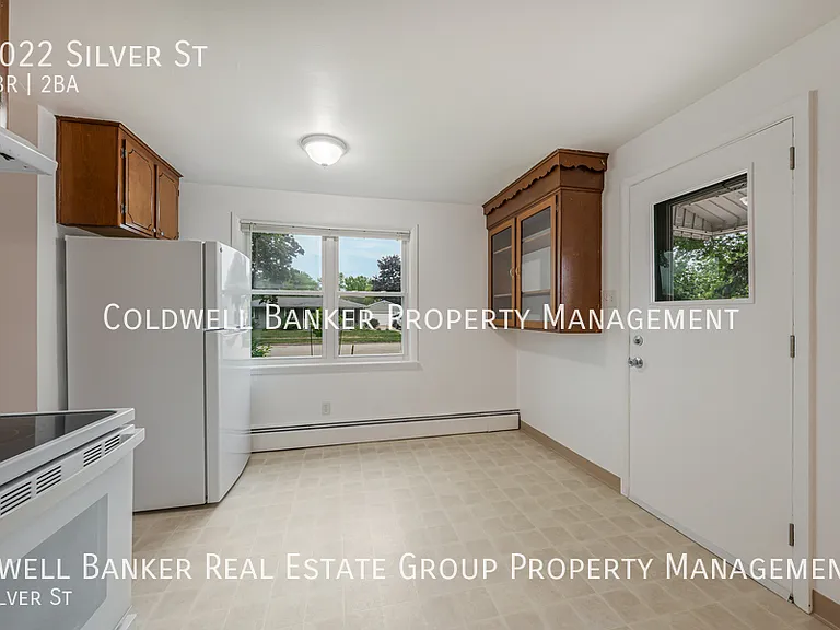 1022 Silver St — Photo 5