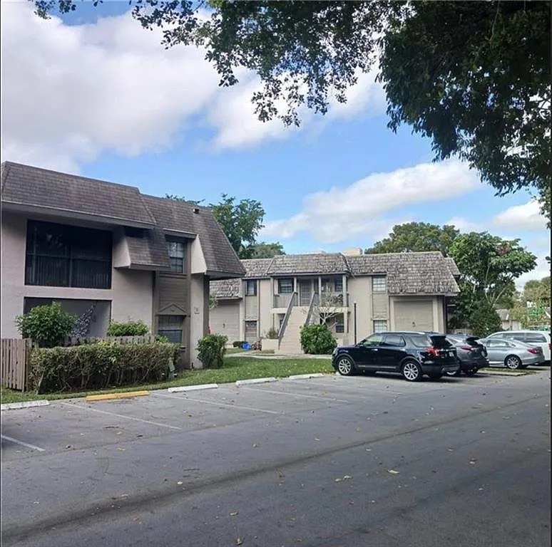 3 bed, 1200 sqft, $2,300 — Photo 1