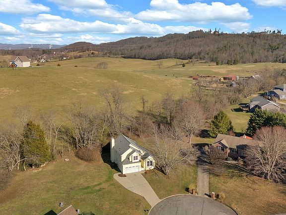5th image of 313 Sonnett Ct