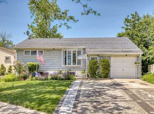 82 Riverdale Rd, Valley Stream, NY 11581