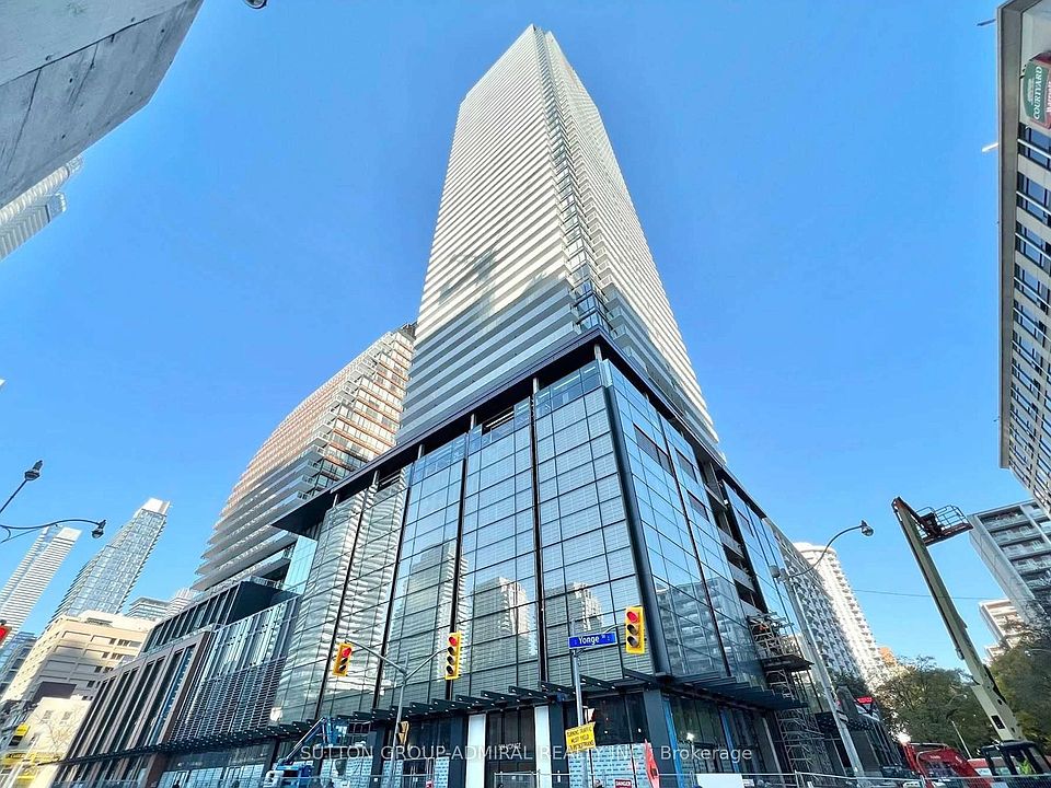 1st image of 501 Yonge St #812