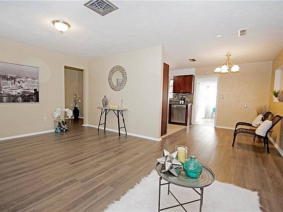 5th image of 7320 Orpine Dr N