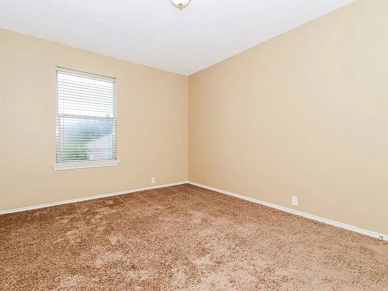 3304 Creekwood Dr — Photo 14