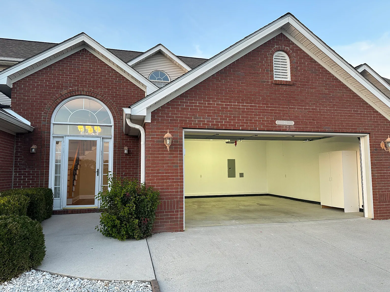 3 bed, 2.5 bath, 1660 sqft, $1,875 — Photo 4