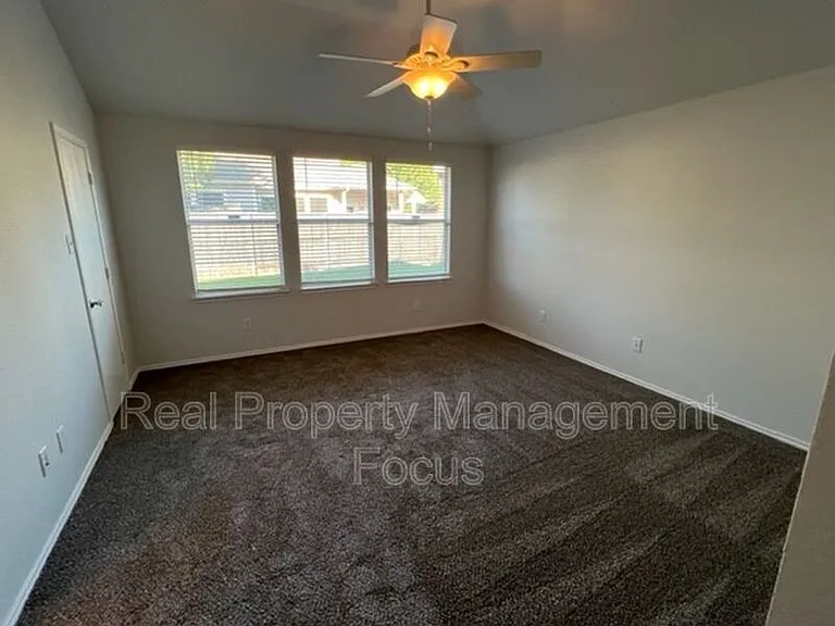 1004 Trickham Dr — Photo 16