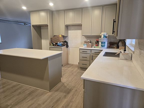 2nd image of 811 6th St SE #1