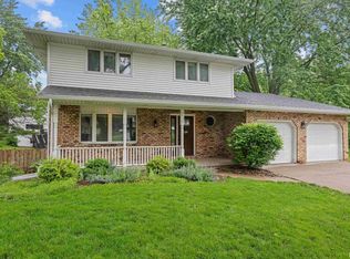 2535 E Dale Ct, Bettendorf, IA