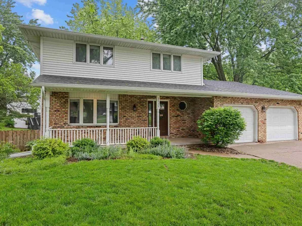 2535 E Dale Ct, Bettendorf, IA 52722