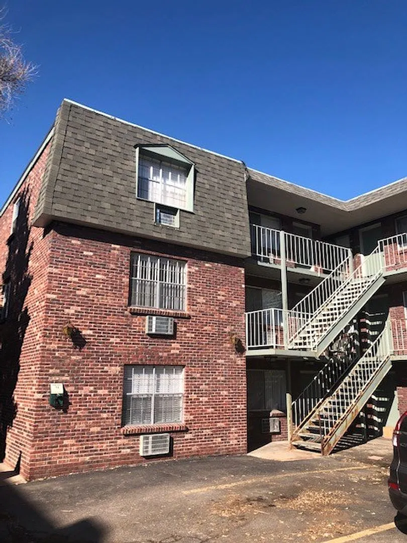 Pamela Sue Apartments — Photo 3