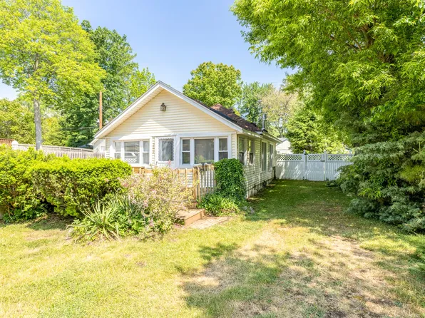 3678 Ferndale Dr, Burtchville, MI 48059
