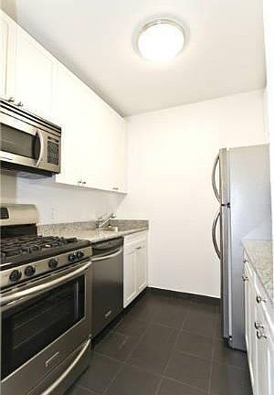 3rd image of 17 John St APT 11A
