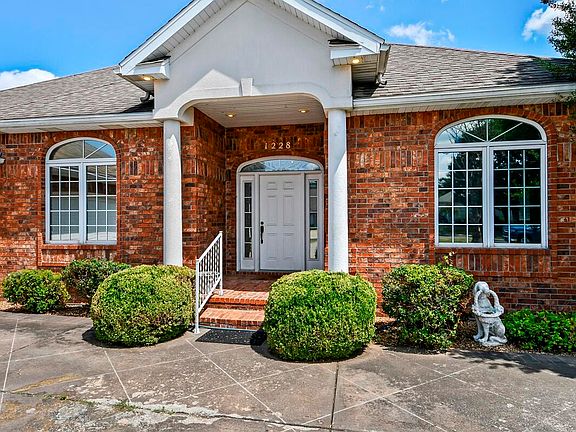 4th image of 1228 N Yarberry Court