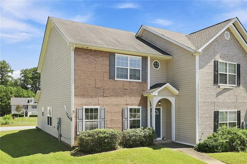 3 bed, 2.5 bath, 1530 sqft, $1,635 — Photo 2