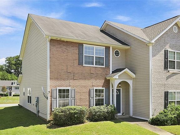 2nd image of 8606 Thomas Ln
