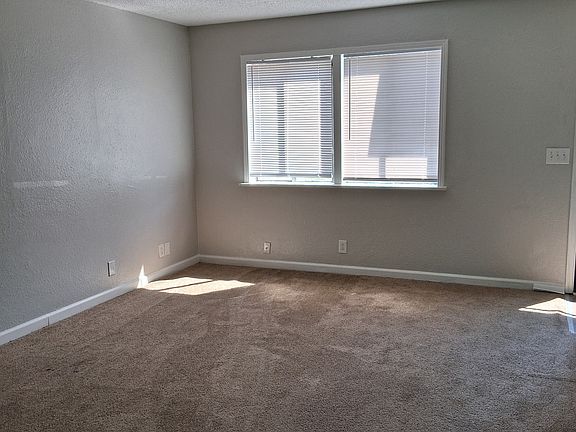 3rd image of 1053 Harold Dr