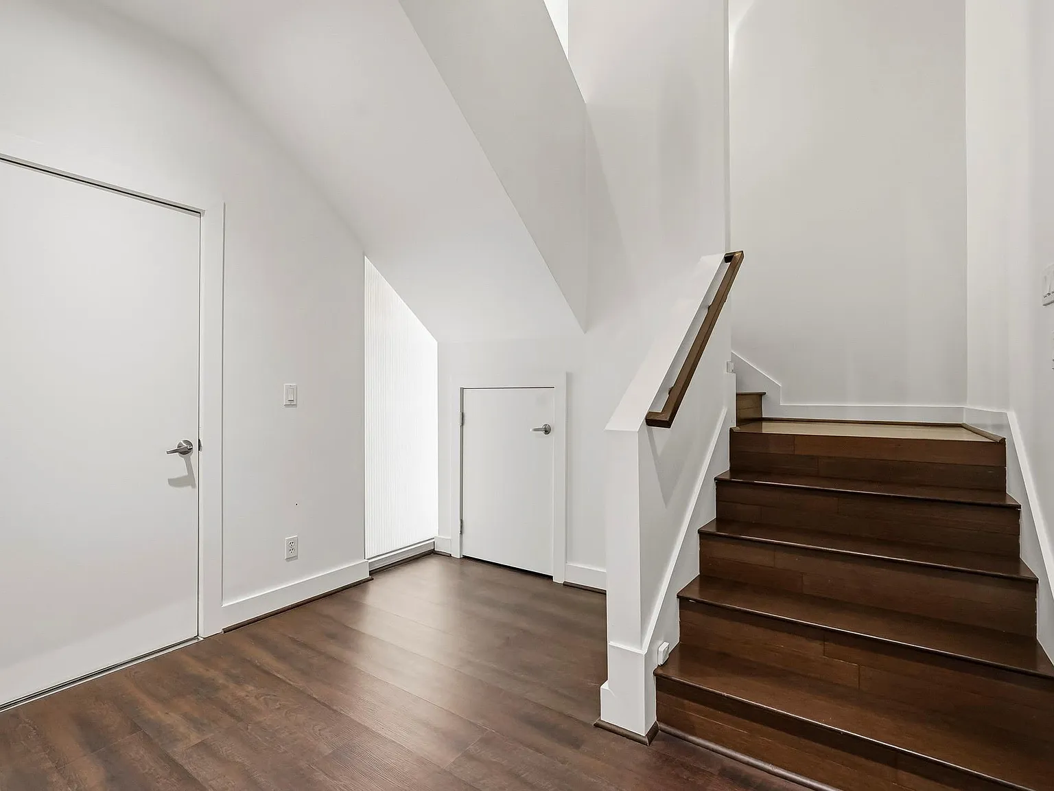 3 bed, 3.5 bath, 2644 sqft, $3,000 — Photo 3