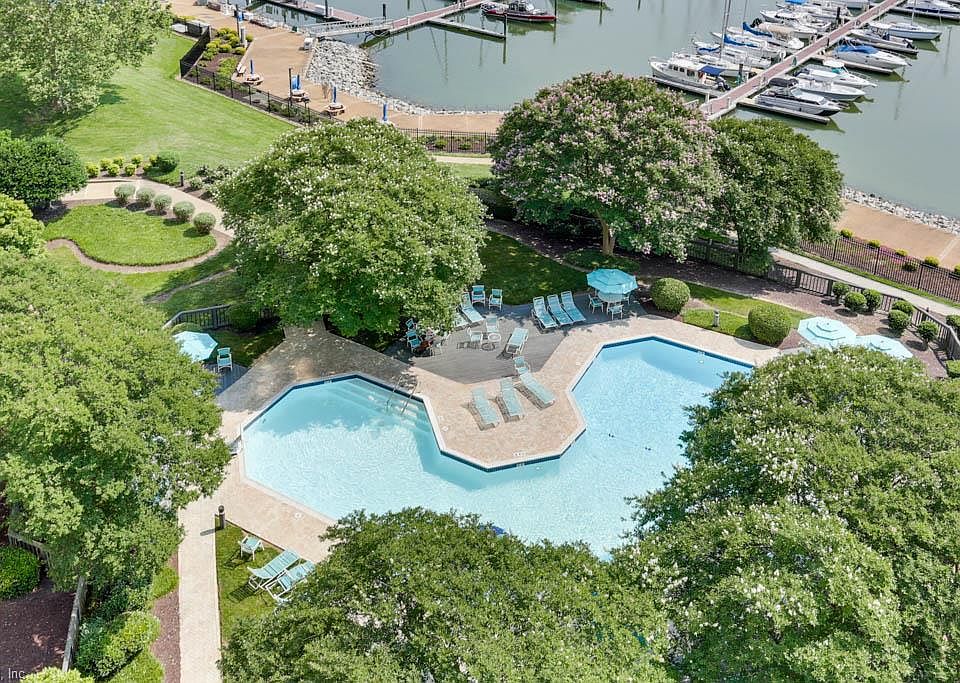 2nd image of 7501 River Rd APT 1G