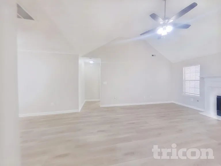 162 Willow Springs Ln — Photo 3