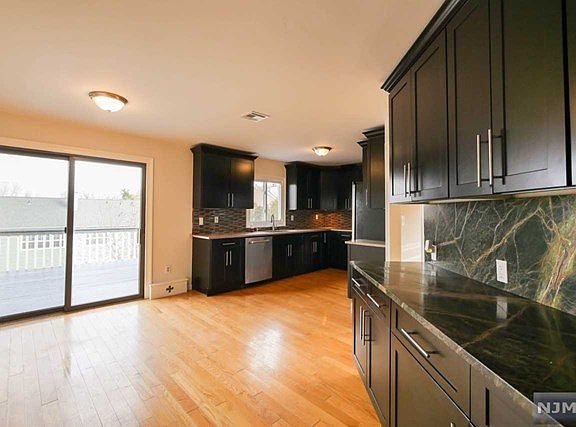 5th image of 329 Vreeland Ave