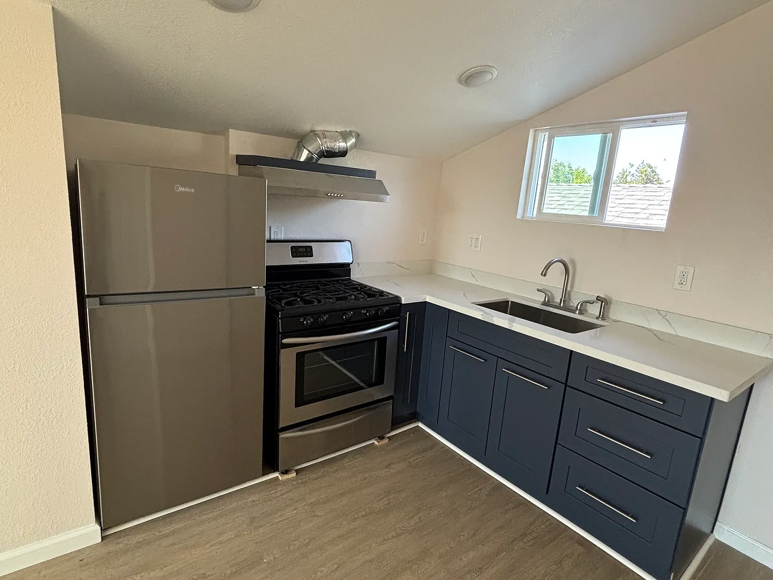 42818 Jefferson St — Photo 1