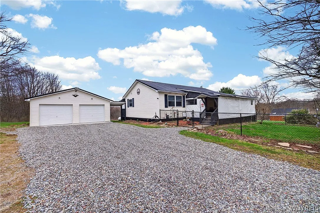 9684 Peck Hill Rd photo 1
