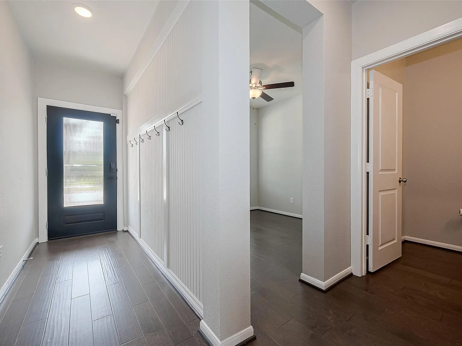 4 bed, 2.5 bath, 2634 sqft, $3,000 — Photo 4