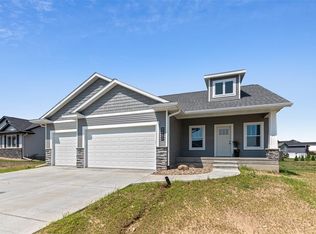 3482 Hemingway St, Marion, IA 52302