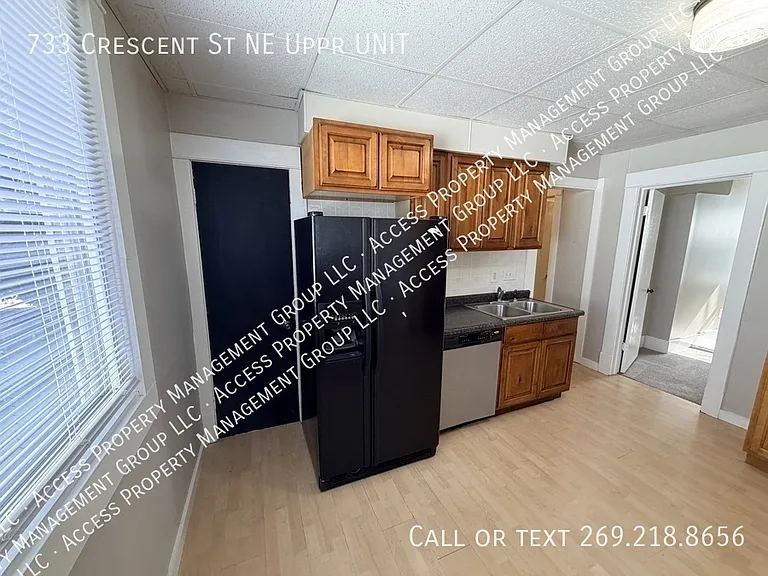 733 Crescent St NE — Photo 9