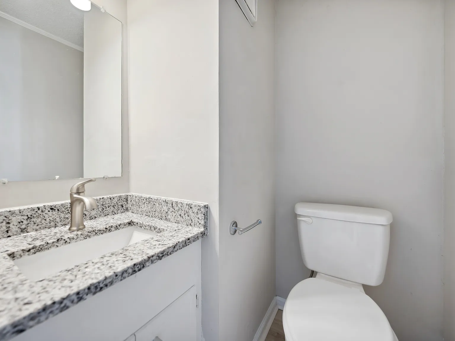 2 bed, 1000 sqft, $1,350 — Photo 4