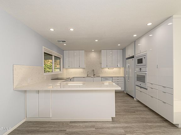 3rd image of 12727 W MAPLEWOOD Drive