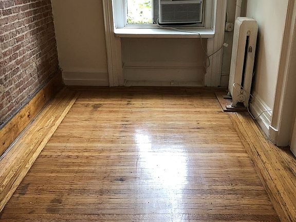 3rd image of 20 W 10th St APT 3RE