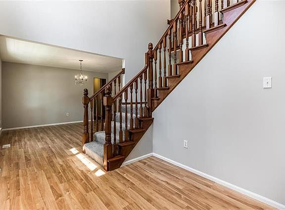 4th image of 629 Charleston Oaks Dr
