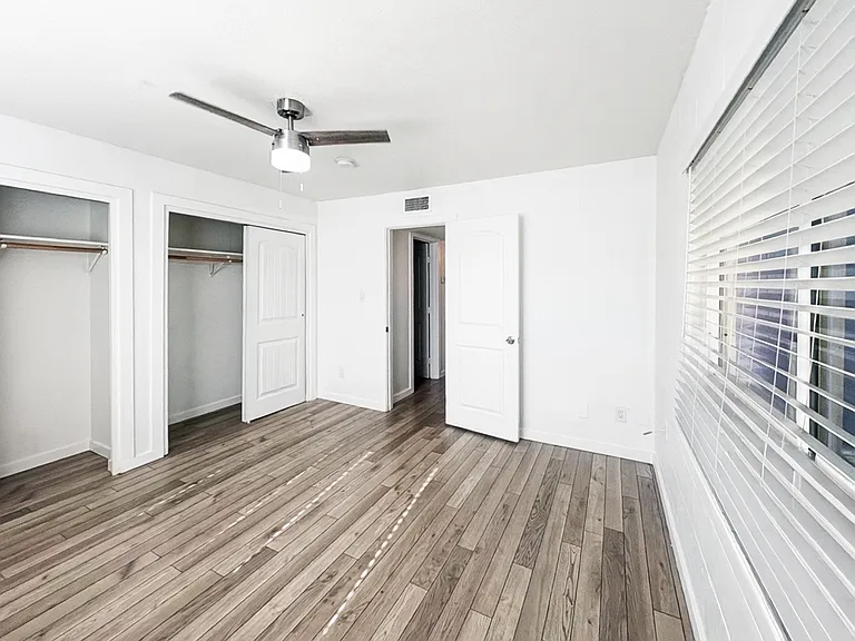 1911 E Amelia Ave #7 — Photo 5