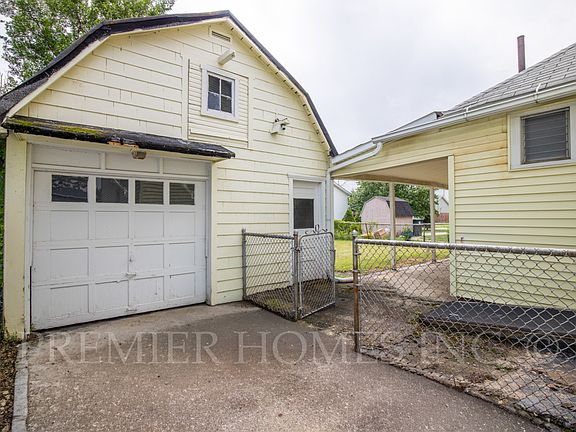 4th image of 908 7th St NE
