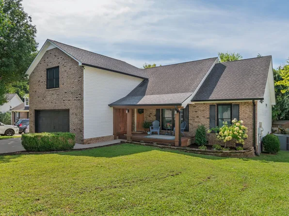 2745 Mollys Ct, Spring Hill, TN 37174