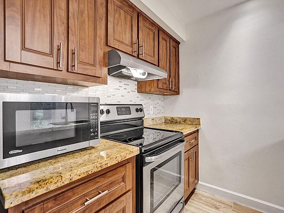 4th image of 672 Kensington Place #4B