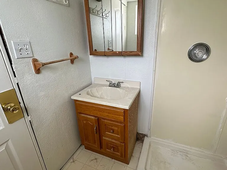 646 South Coleman Street — Photo 33