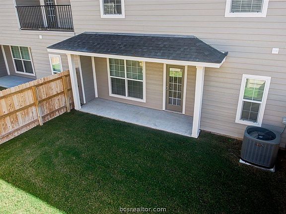 3rd image of 548 Hayes Ln