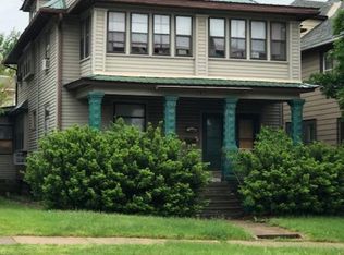 720 S 5th St, Clinton, IA 52732