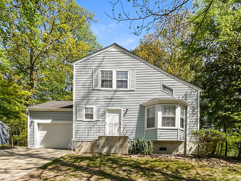 5897 Brookside Dr SE — Photo 1