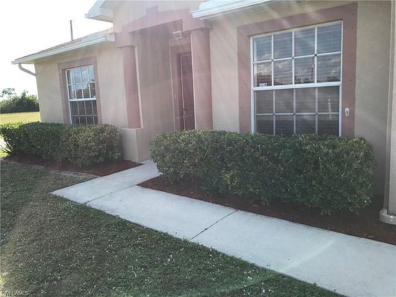 3rd image of 2604 NE 4th Pl