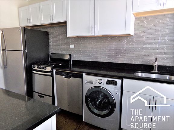 4th image of 918 Green Bay Rd APT 3B