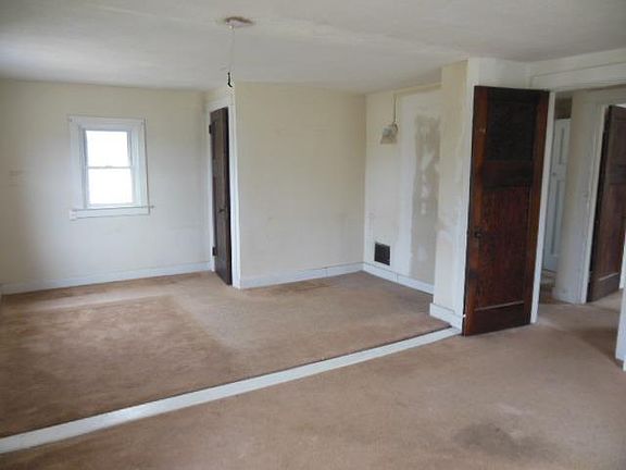 3rd image of 6 Camden Ave