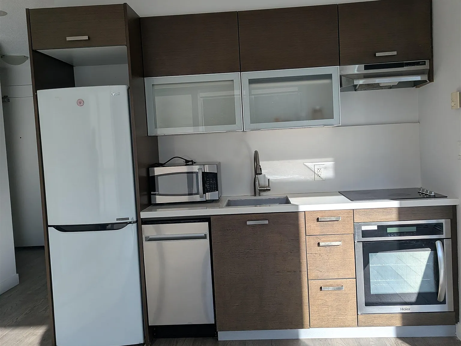 2 bed, 744 sqft, $2,300 — Photo 3